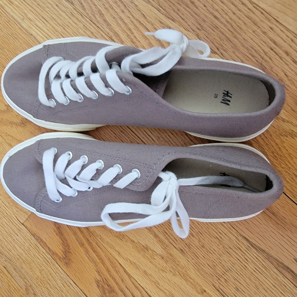 Taupe never worn platform sneaker H&M